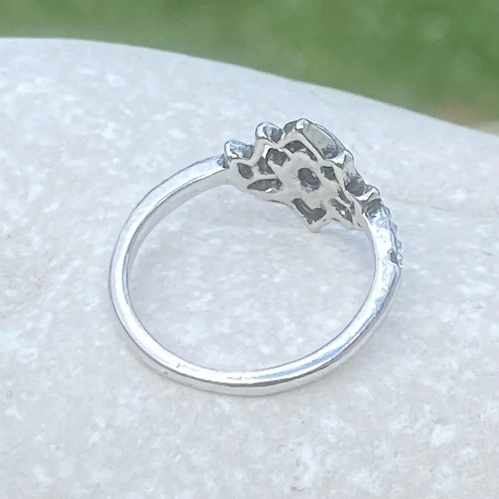 Lotus ring White Zircon silver plated flower ring with crystal accent - Picture 11 of 15